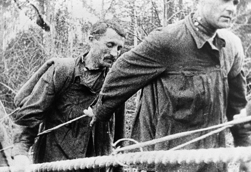 Коми АССР. Заключенные Ухтинской экспедиции Управления северных лагерей особого назначения ОГПУ на транспортировке грузов вверх по реке Ижме. Фотохроника ТАСС